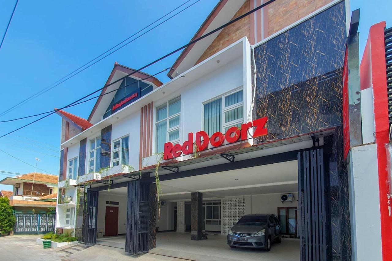 Reddoorz Syariah Near Solo Paragon Mall 2 Bonorejo エクステリア 写真