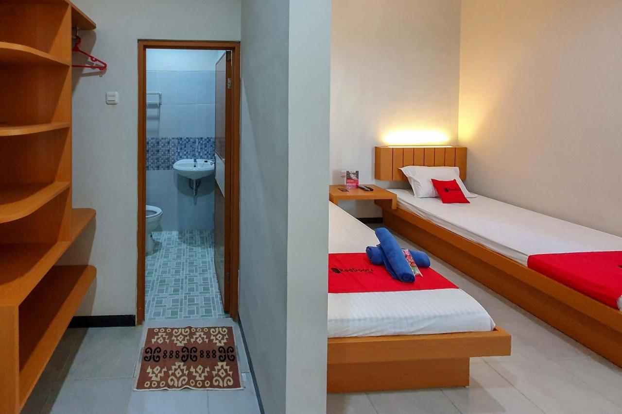 Reddoorz Syariah Near Solo Paragon Mall 2 Bonorejo エクステリア 写真