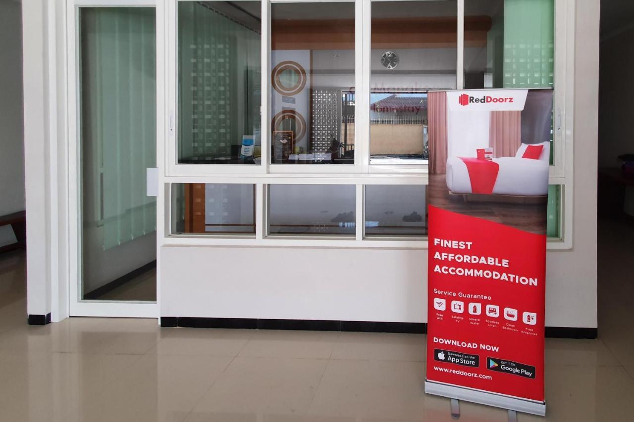 Reddoorz Syariah Near Solo Paragon Mall 2 Bonorejo エクステリア 写真