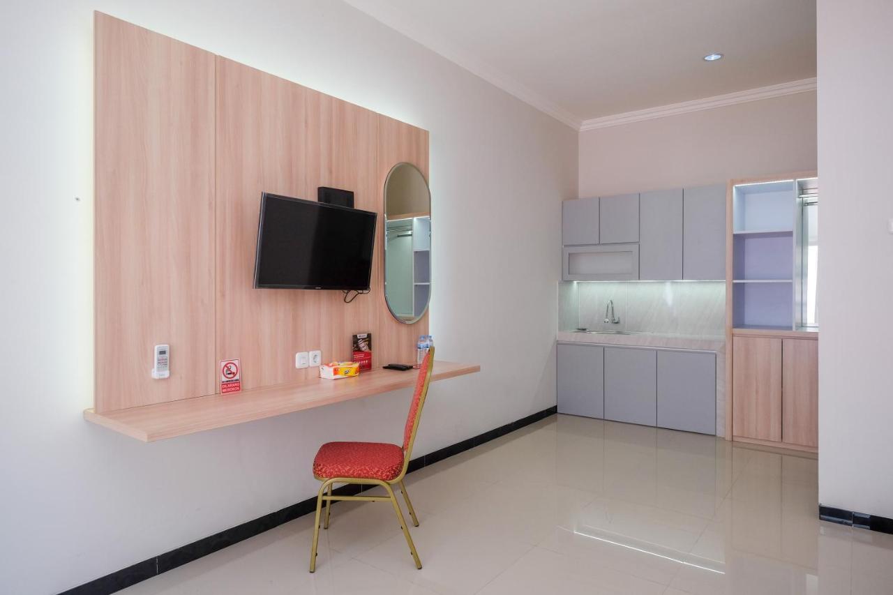 Reddoorz Syariah Near Solo Paragon Mall 2 Bonorejo エクステリア 写真