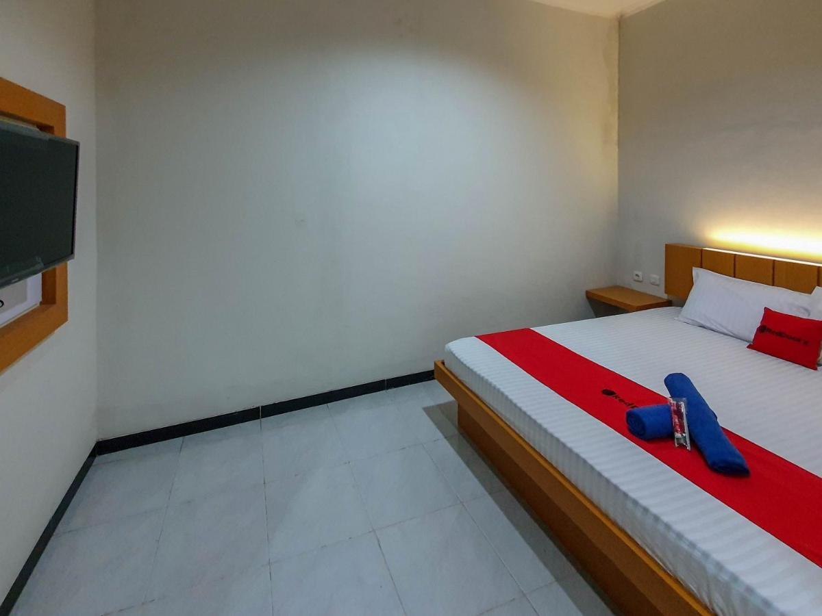 Reddoorz Syariah Near Solo Paragon Mall 2 Bonorejo エクステリア 写真